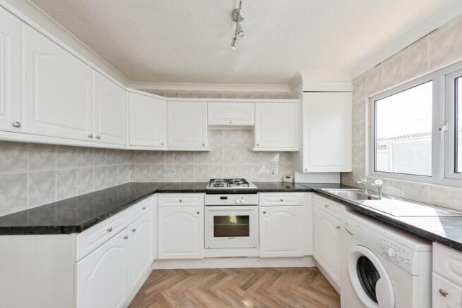 2 bed property, in Mead Lane, £199,950