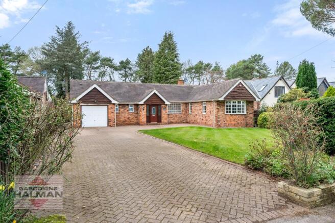3 bed property, in Overhill Road, £895,000