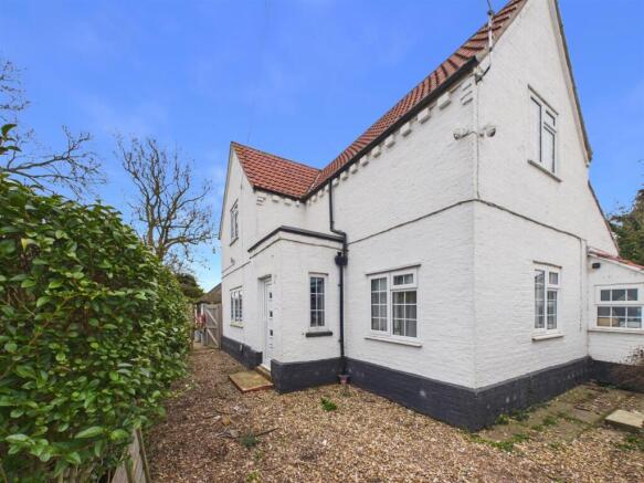 3 bed property, in Station Road, £400,000