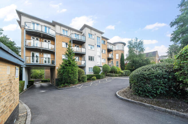 2 bed property, in Hill Lane, £175,000