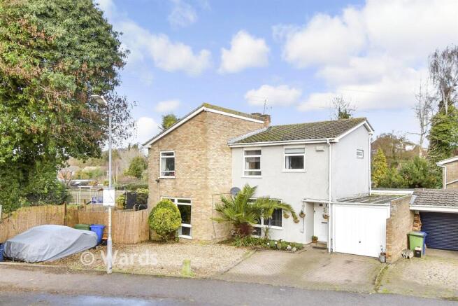 5 bed property, in Lower Road, £550,000