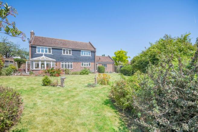 4 bed property, in Orchard Court, £750,000
