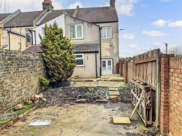 3 bed property, in King Edward Road, £200,000