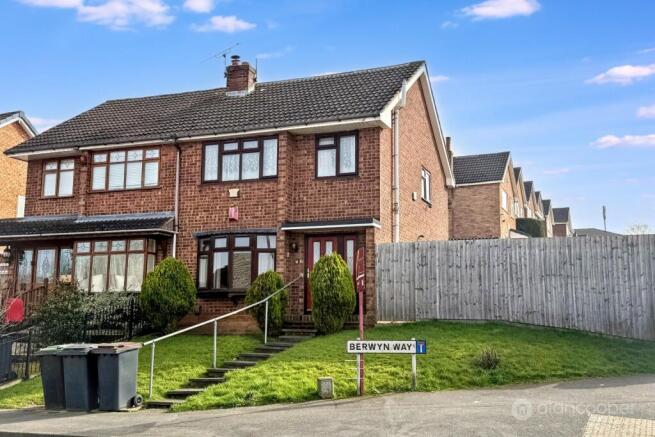 3 bed property, in Berwyn Way, £235,000