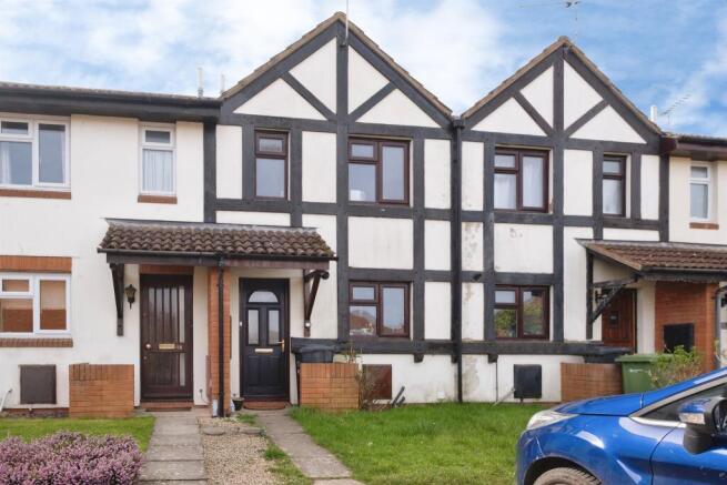 2 bed property, in Bridle Road, £215,000