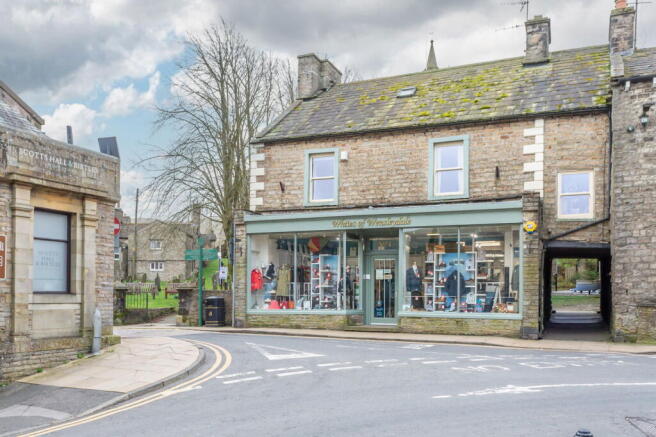 3 bed property, in Whites of Wensleydale, £525,000