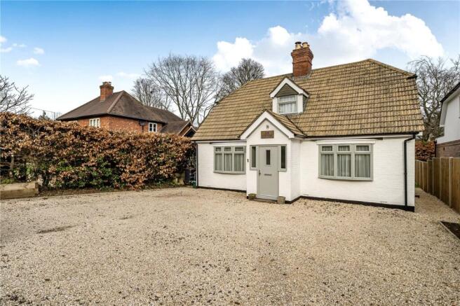 3 bed property, in Crossways, £650,000