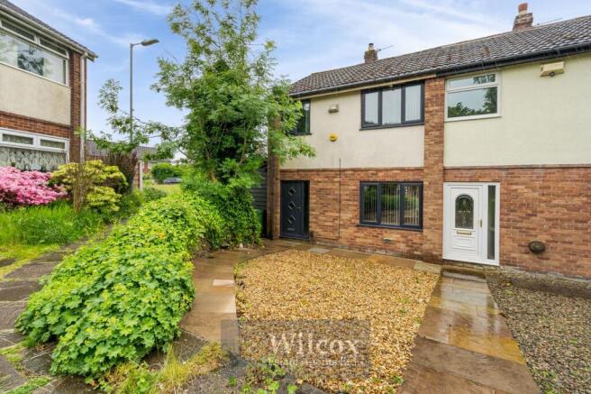 3 bed property, in Roslin Gardens, £230,000