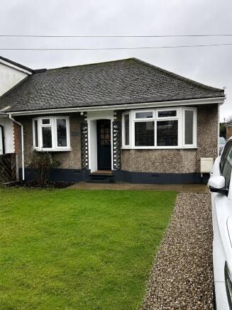 2 bed property, in Weir Gardens, £375,000