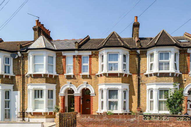 4 bed property, in Medusa Road, £700,000