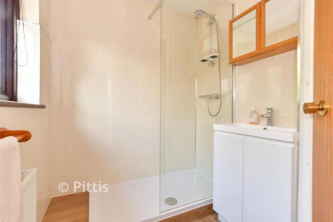 3 bed property, in Fieldfare Road, £340,000