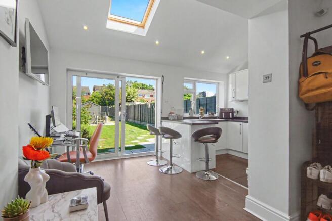 3 bed property, in Lime Tree Avenue, £265,000
