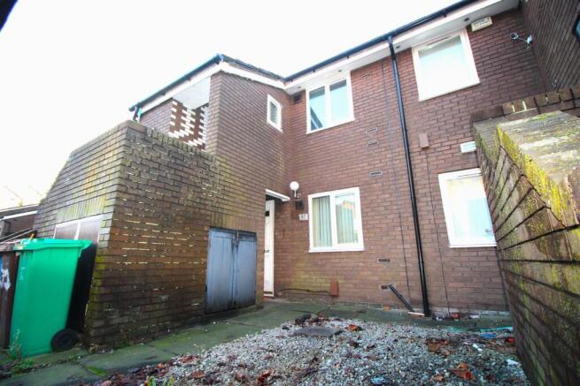 2 bed property, in Bellott Street, £135,000