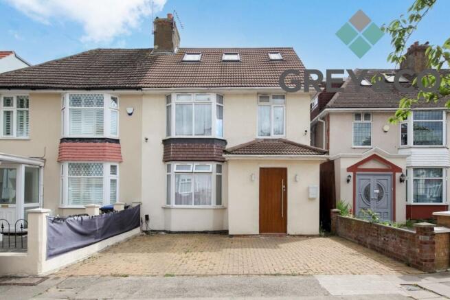 5 bed property, in Woodfield Avenue, £800,000