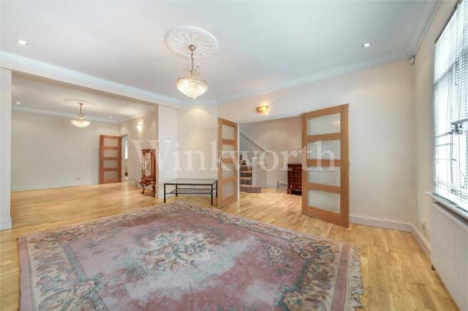 4 bed property, in Wentworth Road, £1,295,000