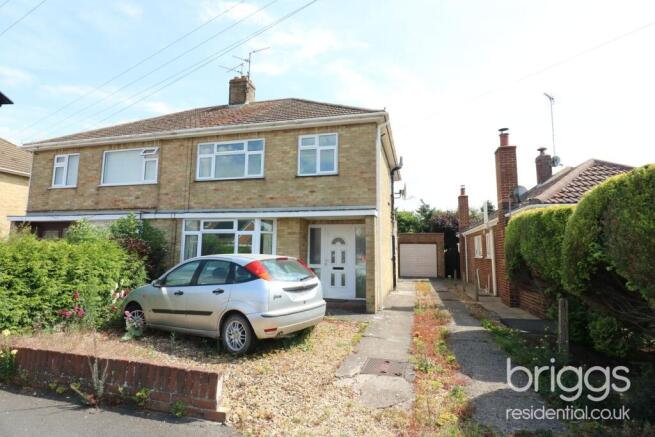 3 bed property, in Castle Drive, £230,000