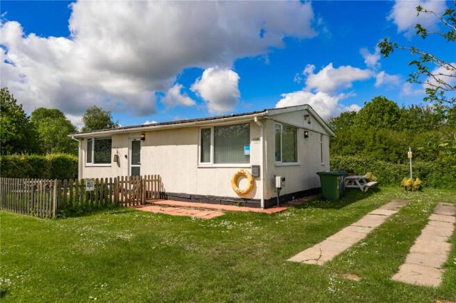 2 bed property, in Humberston Fitties, £78,000