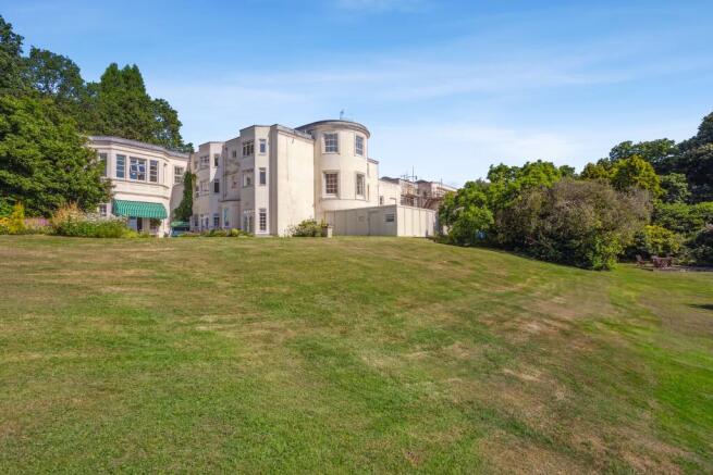 3 bed property, in Flat A Dormy House, £825,000