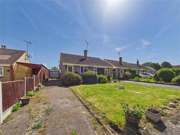 2 bed property, in Springhill Close, £285,000