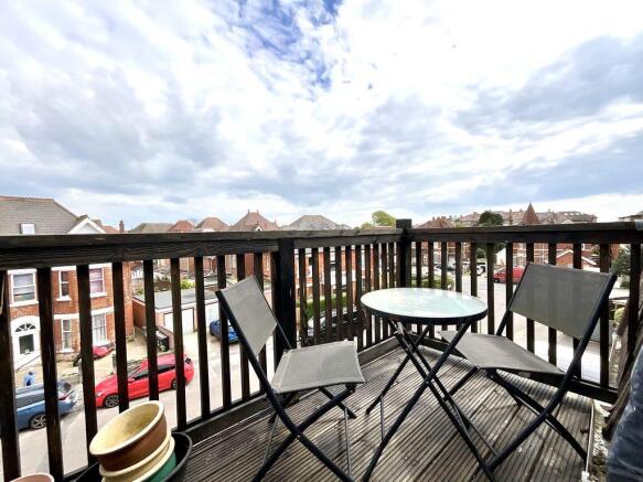 2 bed property, in Adeline Road, £152,500