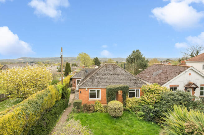 3 bed property, in Touchstone Lane, £325,000