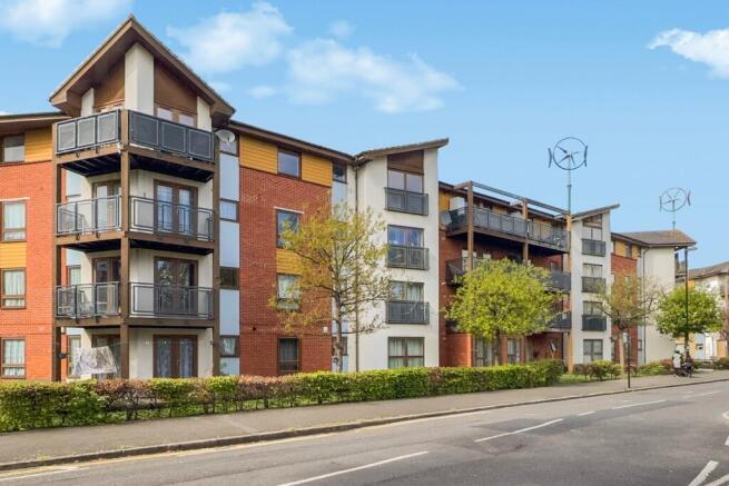 1 bed property, in Clarke Close, £220,000