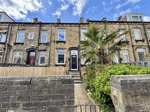 2 bed property, in Vine Terrace East, £150,000