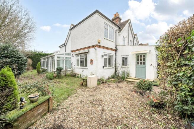 3 bed property, in Send, £650,000