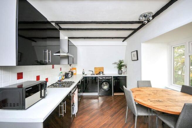 2 bed property, in Hammelton Road, £300,000