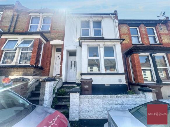3 bed property, in Cecil Road, £280,000