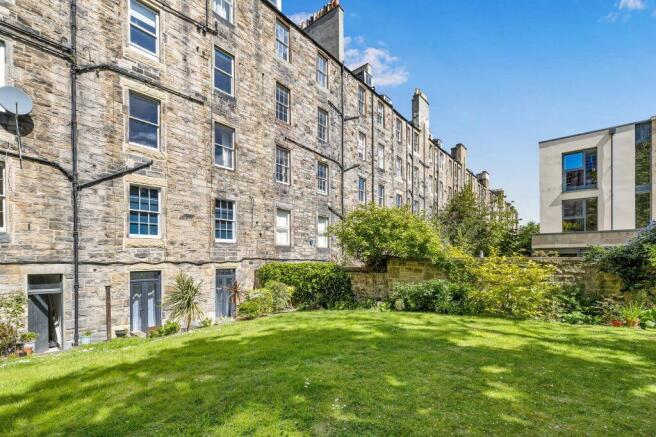 2 bed property, in 21A, £350,000