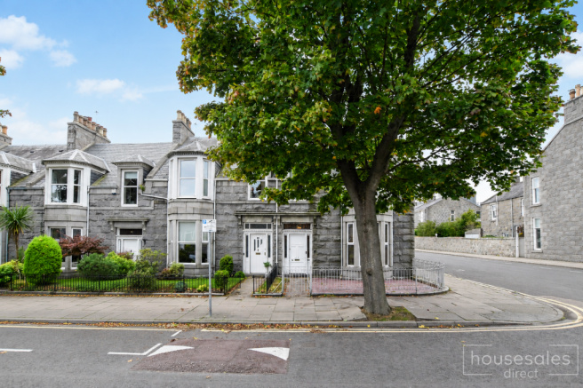 3 bed property, in Beechgrove Avenue, £254,000