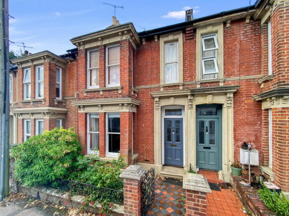 3 bed property, in Sussex Avenue, £339,995