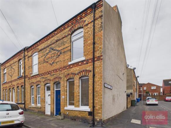 2 bed property, in Sandringham Street, £120,000