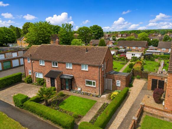 3 bed property, in Meadway, £550,000