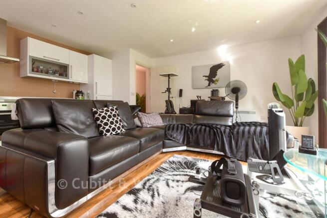 2 bed property, in Godstone Road, £250,000