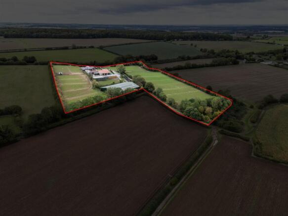 4 bed property, in Whitwell Common, £1,400,000