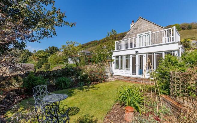 2 bed property, in Bonchurch Shute, £340,000