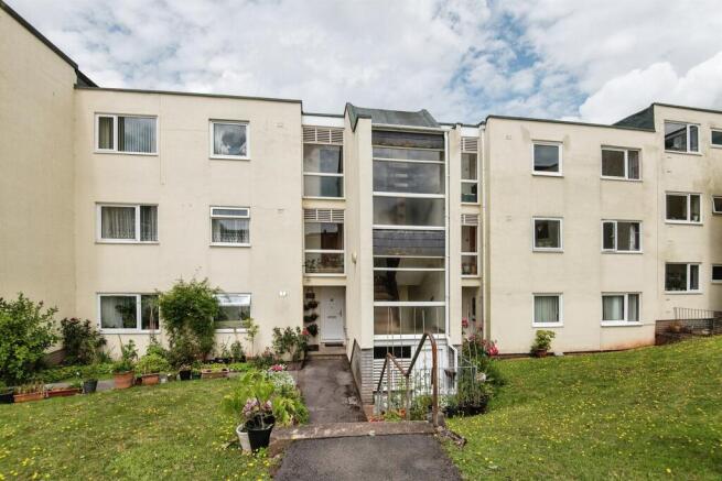 2 bed property, in Coates Road, £160,000