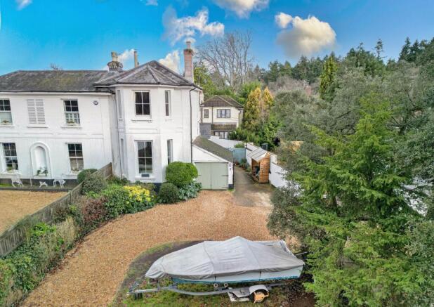 3 bed property, in Moorhill Road, £550,000