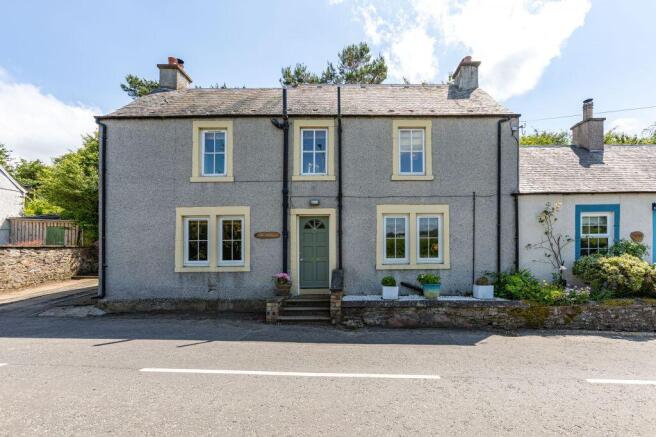 5 bed property, in The Cottage, £325,000