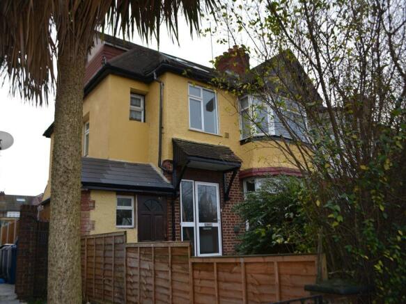 Studio, in Waverley Gardens, £250,000