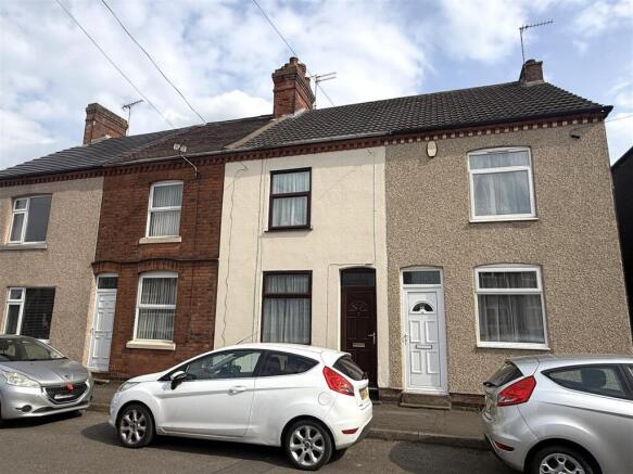 3 bed property, in Belvedere Road, £145,000
