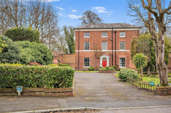 9 bed property, in Priorslee Village, £850,000