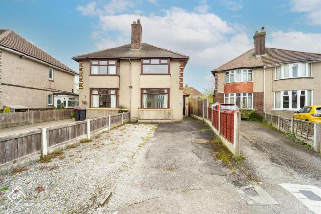 2 bed property, in Victor Avenue, £179,950