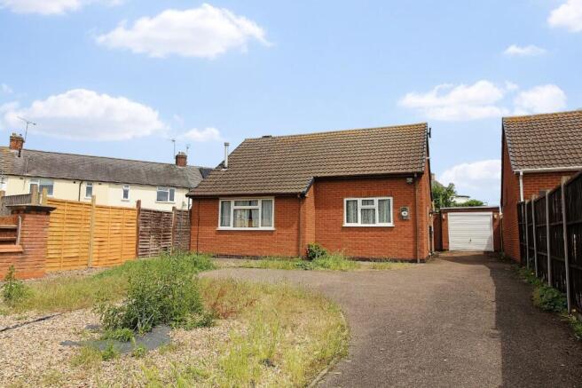 2 bed property, in Windmill Bank, £270,000