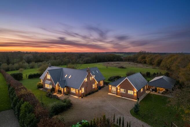 7 bed property, in Hall Lane, £1,900,000