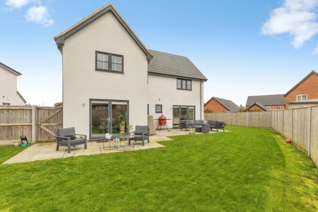 4 bed property, in The Conifers, £525,000