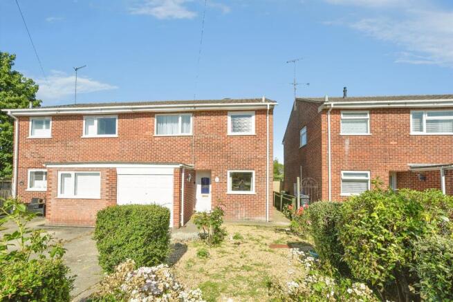 3 bed property, in Avondown Road, £325,000