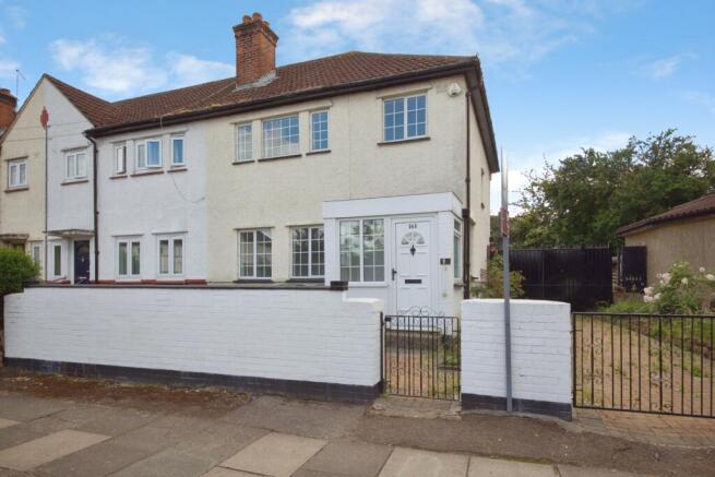 3 bed property, in Rivulet Road, £550,000